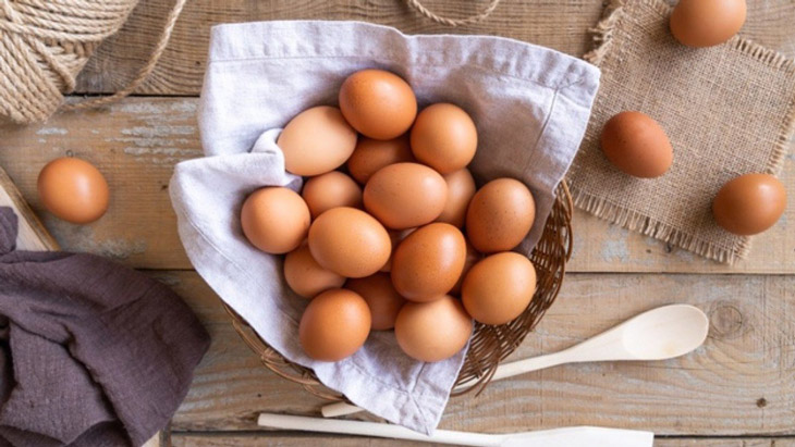 Một trong những loại thức ăn giàu protein chính là trứng
