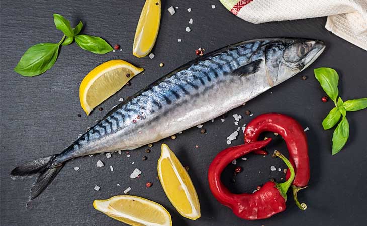 Hải sản là thực phẩm rất giàu protein và sắt với lượng calo thấp