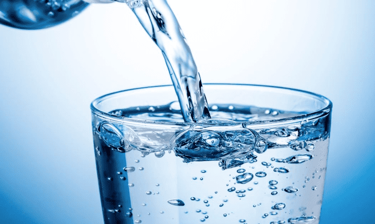 Uống nhiều nước để đào thải chất độc khỏi cơ thể