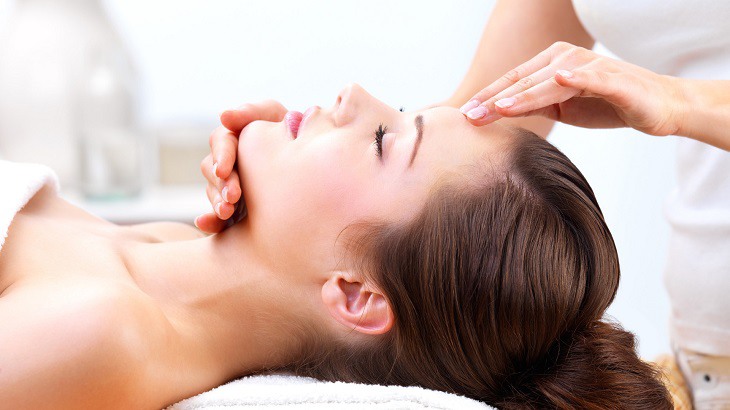 Massage đầu giúp giảm cơn đau nhanh chóng