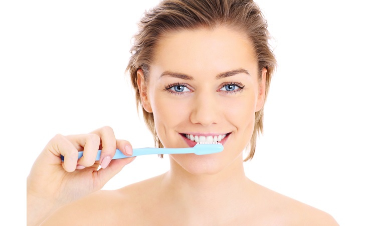 Cần vệ sinh răng sạch sẽ để kéo dài tuổi thọ răng, đảm bảo sức khỏe răng miệng