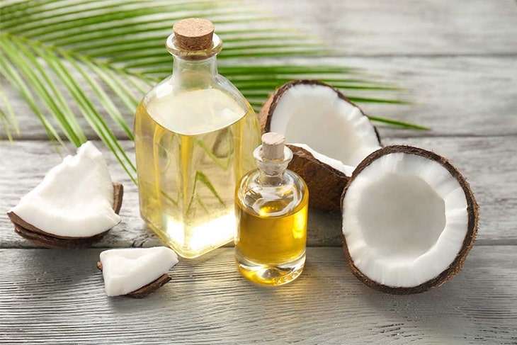 Dầu dừa được dân gian xem như một loại kháng sinh từ tự nhiên