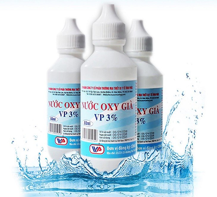 Dung dịch oxy già là một loại nước súc miệng kháng khuẩn hiệu quả
