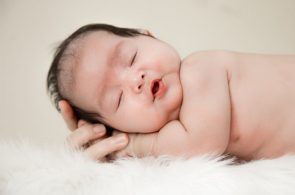 Trẻ khi mới sinh ra có thể tích dạ dày rất nhỏ, trung bình chỉ chứa được khoảng 20ml sữa