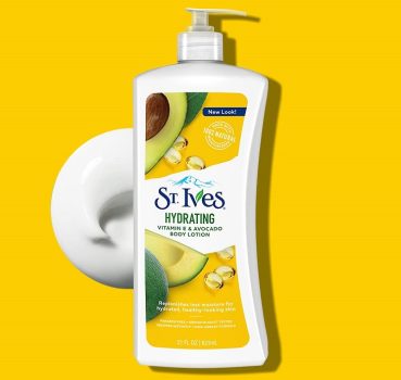 Sữa dưỡng thể St Ives Daily Hydrating Body Lotion Vitamin E And Avocado