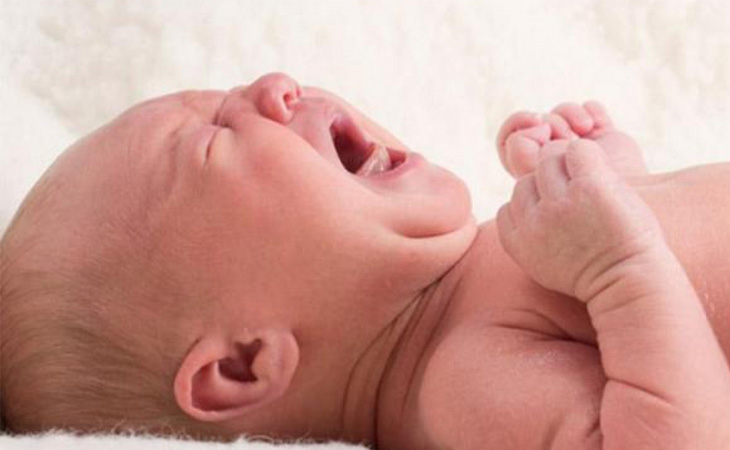 Theo nghiên cứu, việc trẻ sơ sinh sinh vặn mình là biểu hiện vô cùng bình thường