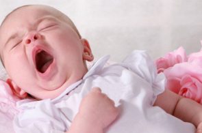 Tại Sao Trẻ Sơ Sinh Ngáp Nhiều Nhưng Không Ngủ? Cách Khắc Phục