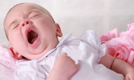 Tại Sao Trẻ Sơ Sinh Ngáp Nhiều Nhưng Không Ngủ? Cách Khắc Phục