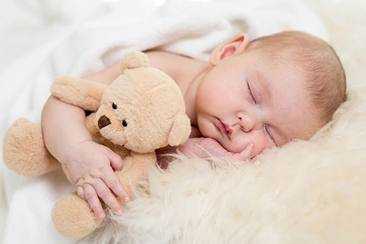 Trẻ có xu hướng ngủ ngon hơn khi ở trong không gian quen thuộc
