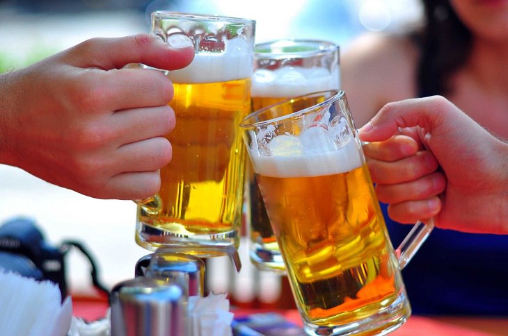 Sử dụng rượu bia có thể kiến chị em bị trễ kinh hoặc rối loạn chu kỳ kinh nguyệt