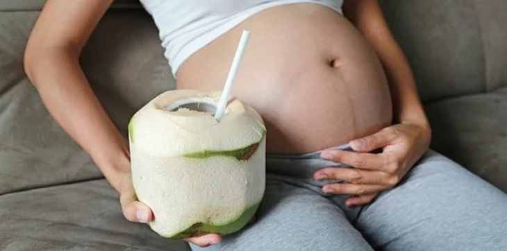 Nước dừa rất tối cho thai kỳ