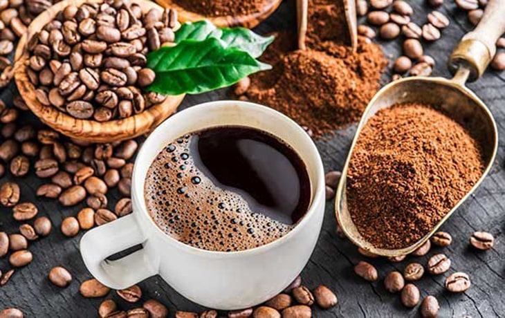 Caffeine làm giảm khả năng hấp thụ canxi của cơ thể, khiến bạn lùn đi