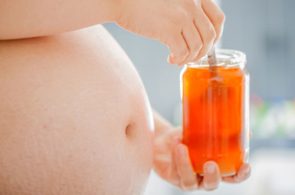 Bà Bầu Có Uống Được Mật Ong Không? Uống Bao Nhiêu Thì Đủ?