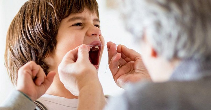 Nhổ răng sữa cho bé khi còn quá nhỏ sẽ gây ra nhiều ảnh hưởng xấu