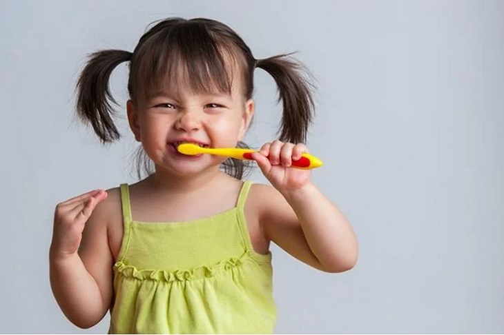 Hướng dẫn trẻ đánh răng 2 - 3 lần mỗi ngày