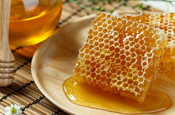 Sáp ong có chứa rất nhiều vitamin và khoáng chất tốt cho sức khỏe con người