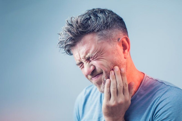 Răng số 8 mọc lệch gây đau nhức cần nhổ bỏ