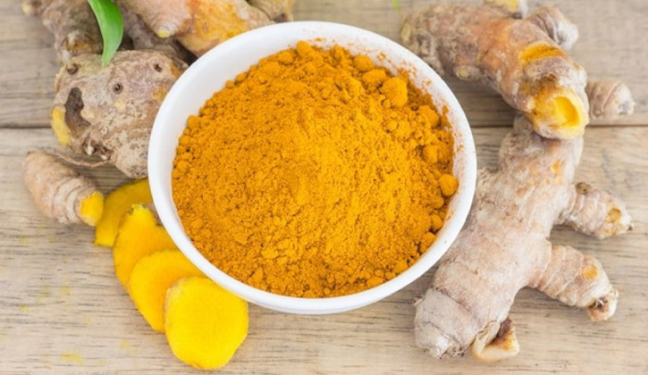 curcumin có thể ức chế sự phát triển của vi khuẩn Propionibacterium nguyên nhân gây mụn