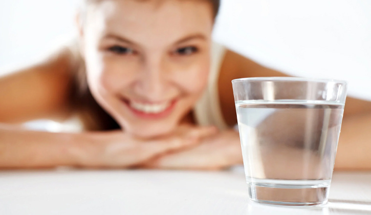 Bạn nên uống đủ nước trước và sau khi massage