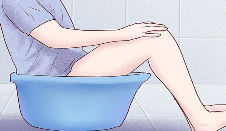 Ngâm rửa vùng hậu môn là biện pháp hỗ trợ điều trị rò hậu môn
