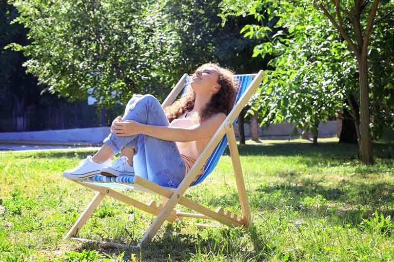 Duy trì thói quen tắm nắng mỗi ngày giúp da tự tổng hợp vitamin D phục vụ cho nhu cầu của của cơ thể