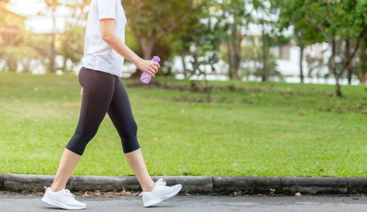 Thoái hóa đốt sống lưng nên đi bộ để tăng cường sức khỏe