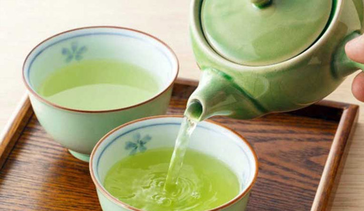 Người bệnh nên hình thành cho bản thân thói quen uống 2 tách trà xanh mỗi ngày