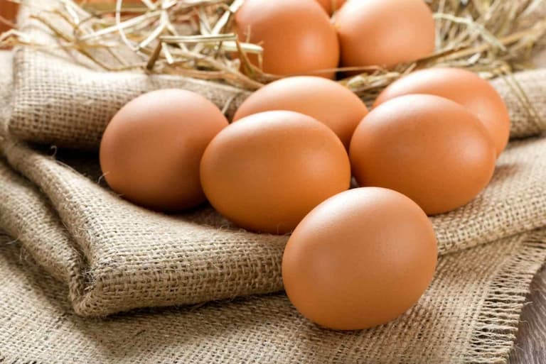 Trứng gà chứa một lượng lớn vitamin và kẽm tốt cho nam giới yếu sinh lý 