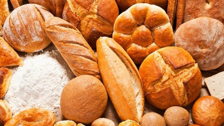 Tinh bột từ bánh mì giúp người bị viêm loét dạ dày tránh được những vấn đề như đau rát và khó chịu 