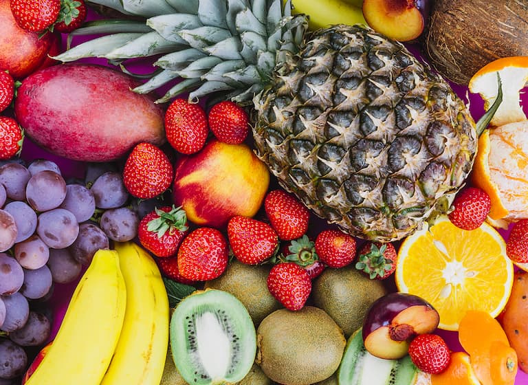 Bổ sung hoa quả trong chế độ ăn hằng ngày giúp cung cấp đầu đủ dưỡng chất cho cơ thế nam giới 