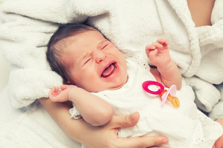 Khủng hoảng giấc ngủ đầu tiên của trẻ diễn ra khi trẻ được khoảng 4 tháng