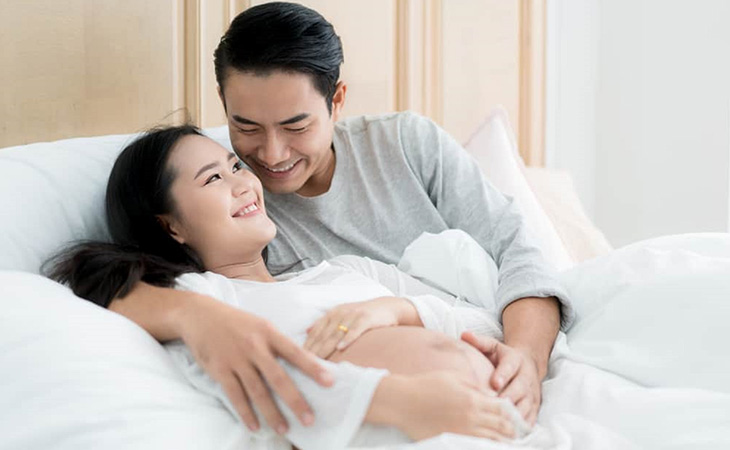 Chồng ốm nghén thay giúp chị em bớt mệt mỏi khi mang bầu