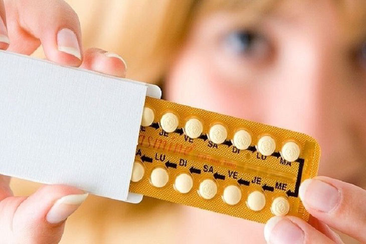  Trị mụn nội tiết tố nữ bằng thuốc tránh thai