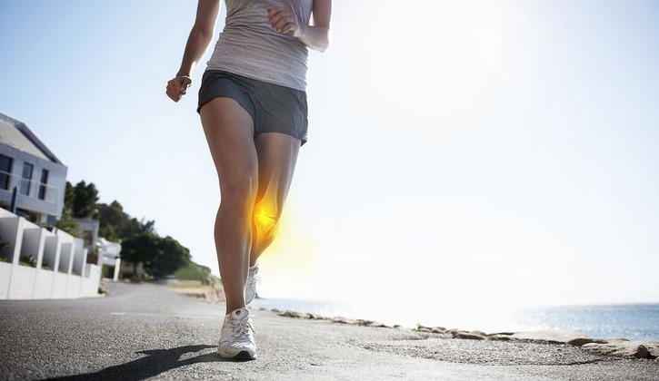 Tràn dịch khớp gối thể nhẹ có thể đi bộ trong thời gian ngắn