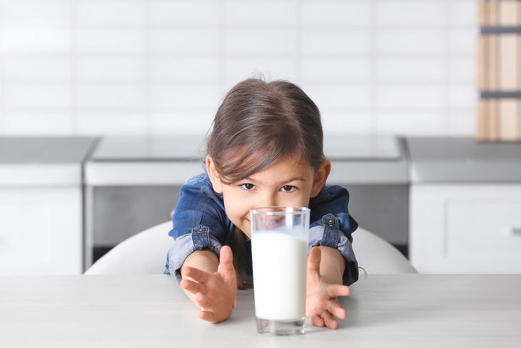 Trẻ còi xương nên uống sữa gì