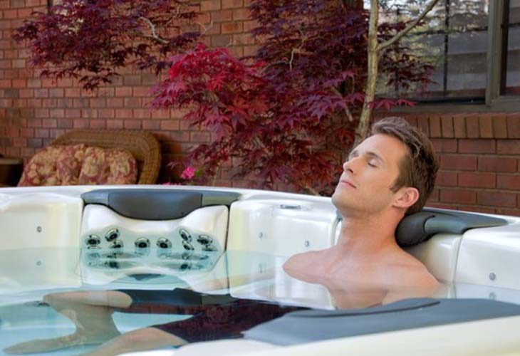 Thư giãn với nước ấm giúp nam giới tăng khoái cảm và tăng khả năng cương cứng
