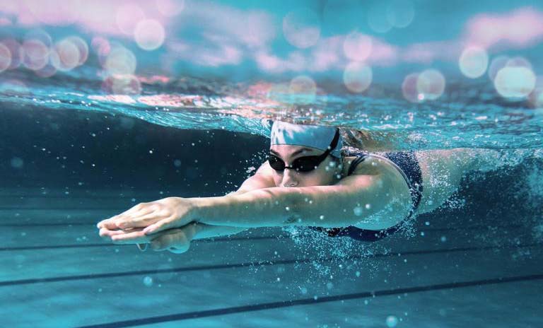 Bơi lội là bộ môn thể thao dưới nước mang lại rất nhiều lợi ích cho hệ xương khớp