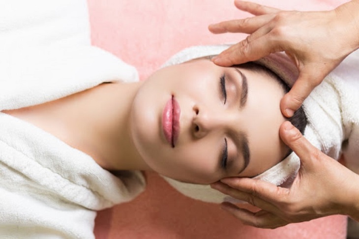 Massage da mặt thường xuyên cũng sẽ giúp da thư giãn, tăng cường sức khỏe làn da