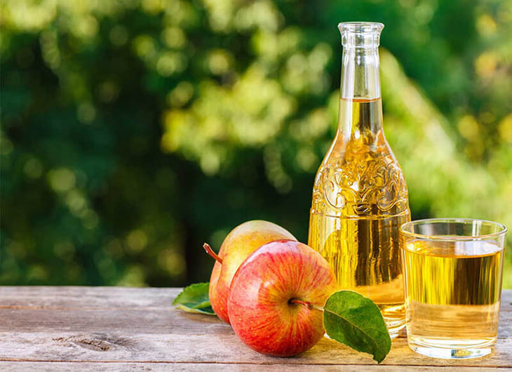 Trong giấm táo có chứa hoạt chất giúp giảm nhanh các cơn đau dạ dày