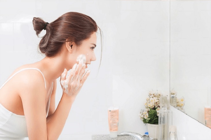 Rửa mặt đúng cách là việc làm cần thiết để làn da sớm hồi phục sau khi điều trị