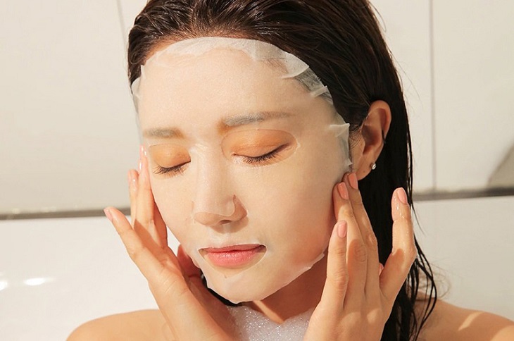 Đắp mặt nạ thường xuyền là cách chăm sóc da sau khi trị nám bằng laser mà chị em nên làm