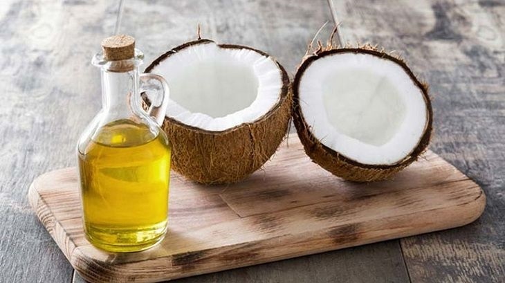 Dầu dừa giúp bổ sung độ ẩm thúc đẩy quá trình phục hồi và tái tạo da