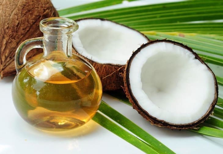 Trong dầu dừa có chứa các axit amin hỗ trợ loại bỏ các triệu chứng viêm da cơ địa