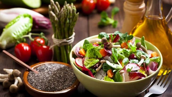 Salad rau của cùng hạt chia dễ ăn tốt cho người muốn giảm cân