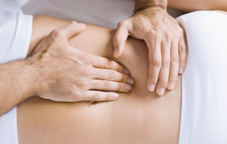 Các động tác trong massage có tác dụng tăng tuần hoàn máu đến khu vực bị đau nhức để chữa lành tổn thương