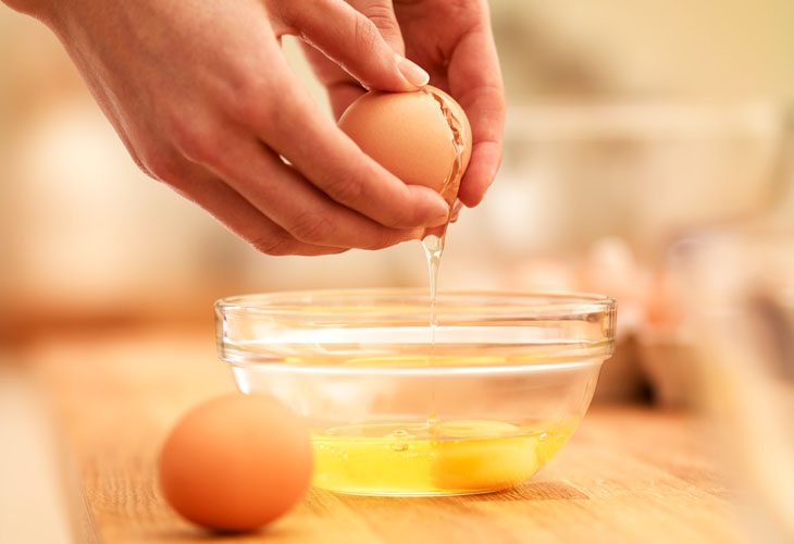 Lòng trắng trứng gà có khả năng kích thích và tái tạo làn da mới