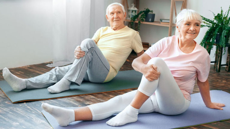Tập thể dục đều đặn mỗi ngày sẽ giúp người già phòng tránh được bệnh lý xương khớp