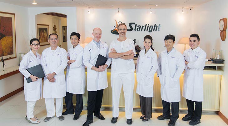 Thăm khám tại nha khoa Starlight Dental Clinic