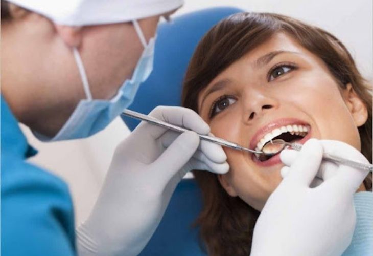 Thăm khám tổng quát là bước quan trọng trước khi thực hiện việc niềng răng khớp cắn sâu