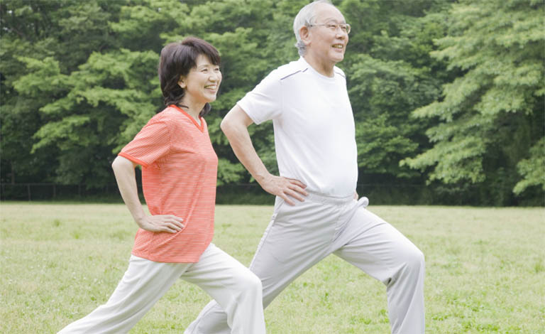 Duy trì thói quen sinh hoạt tích cực giúp cải thiện sức khỏe xương khớp và hỗ trợ điều trị bệnh